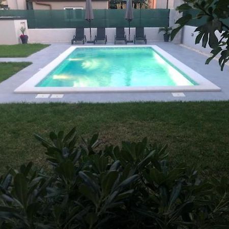Leneda Apartments With Pool Pula Ngoại thất bức ảnh