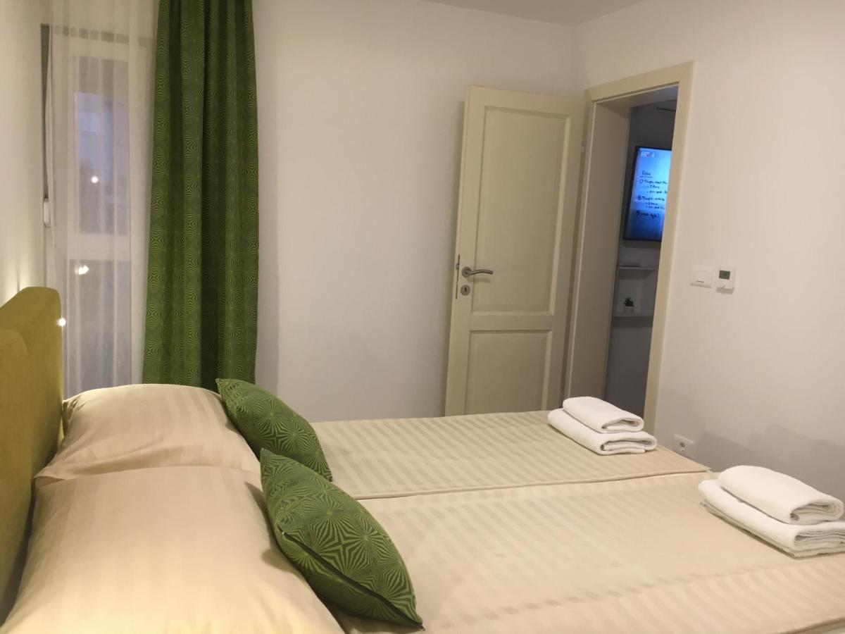 Leneda Apartments With Pool Pula Ngoại thất bức ảnh