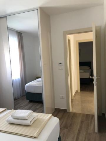 Leneda Apartments With Pool Pula Ngoại thất bức ảnh