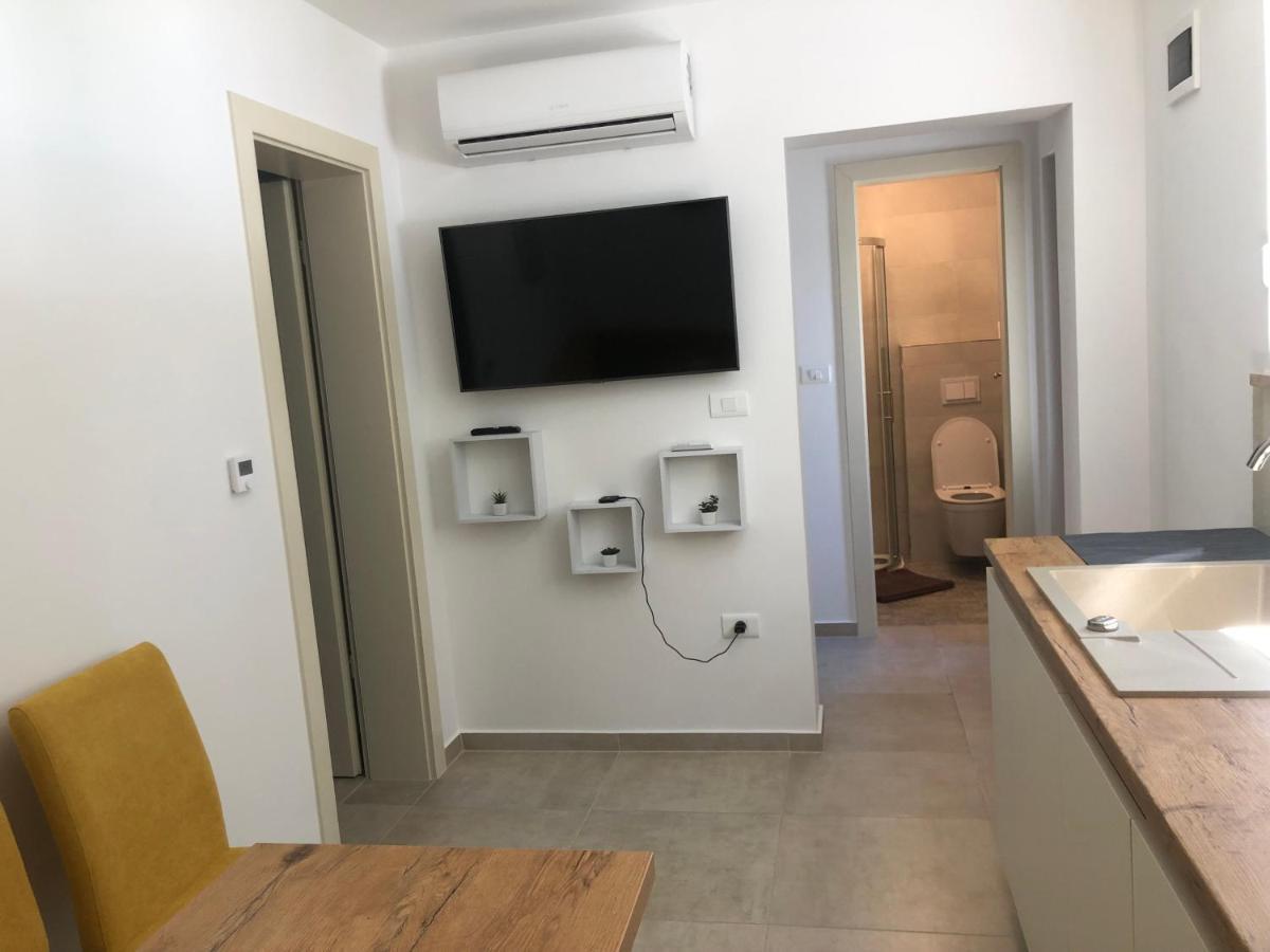 Leneda Apartments With Pool Pula Ngoại thất bức ảnh