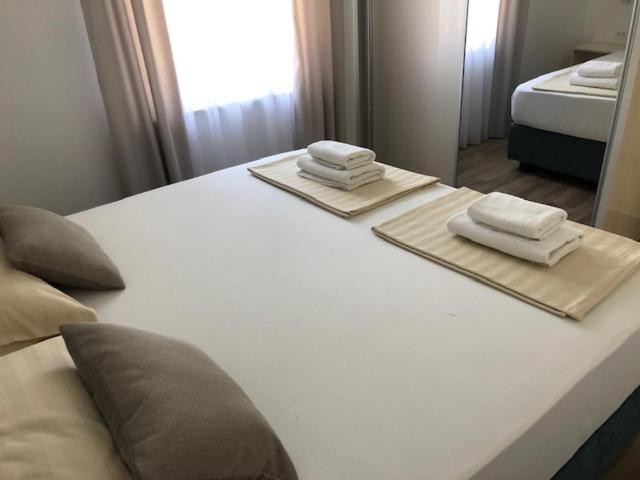 Leneda Apartments With Pool Pula Ngoại thất bức ảnh